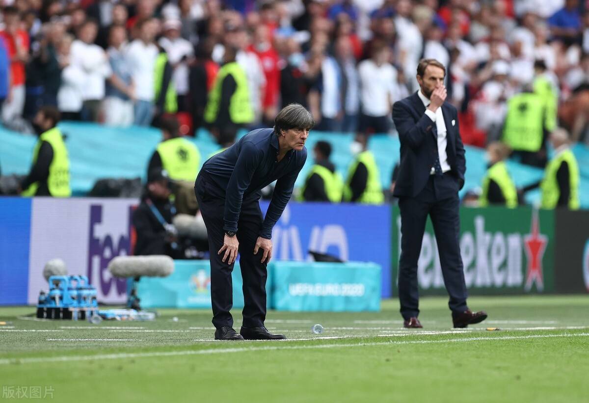 包含拜仁强调边路传中,队员精准传球成胜负关键的词条 包含拜仁强调边路传中,队员精准传球成胜负关键的词条