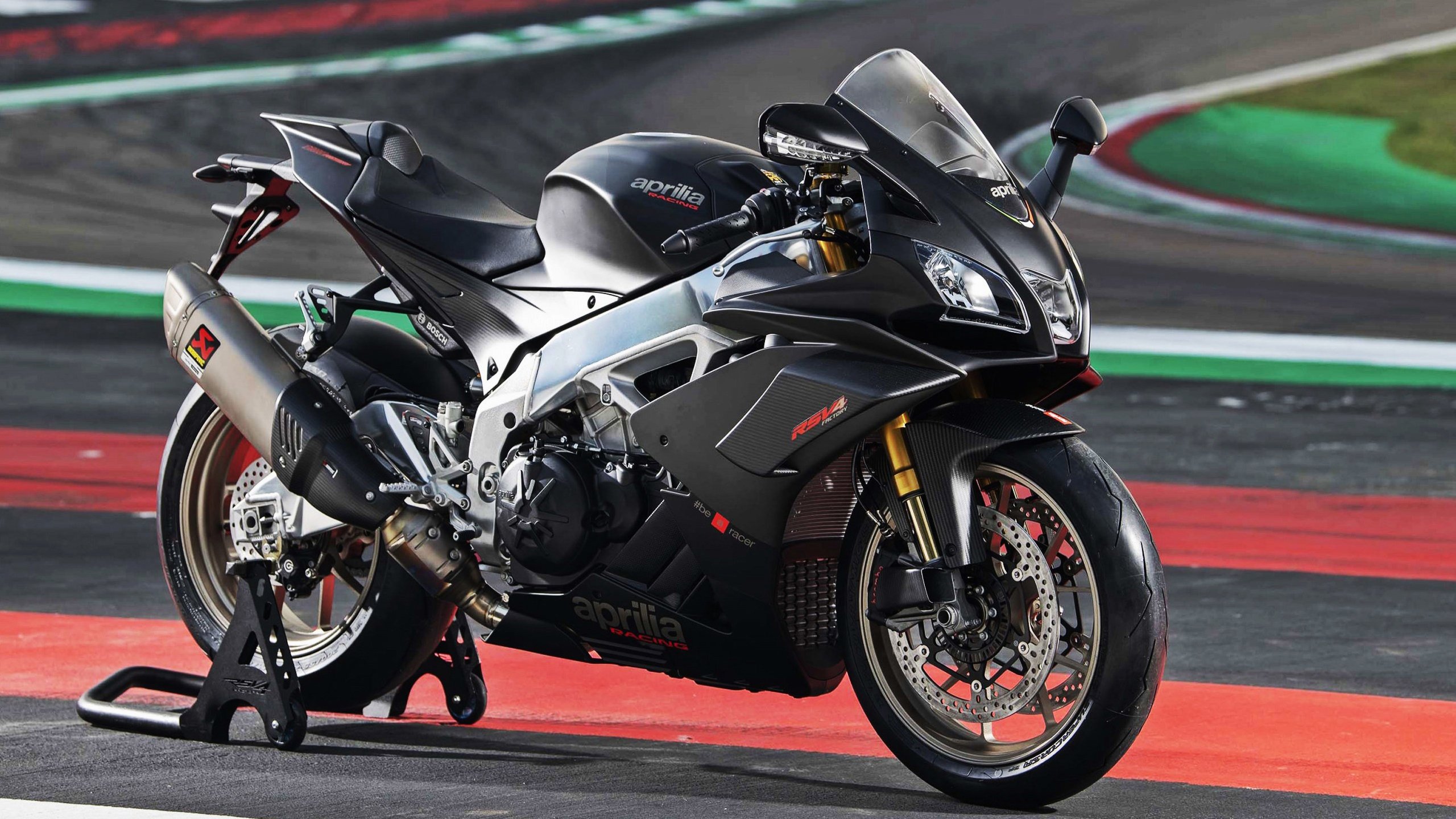 梅西建功领衔！巴萨主场横扫对手，取得胜利，巴萨对于梅西