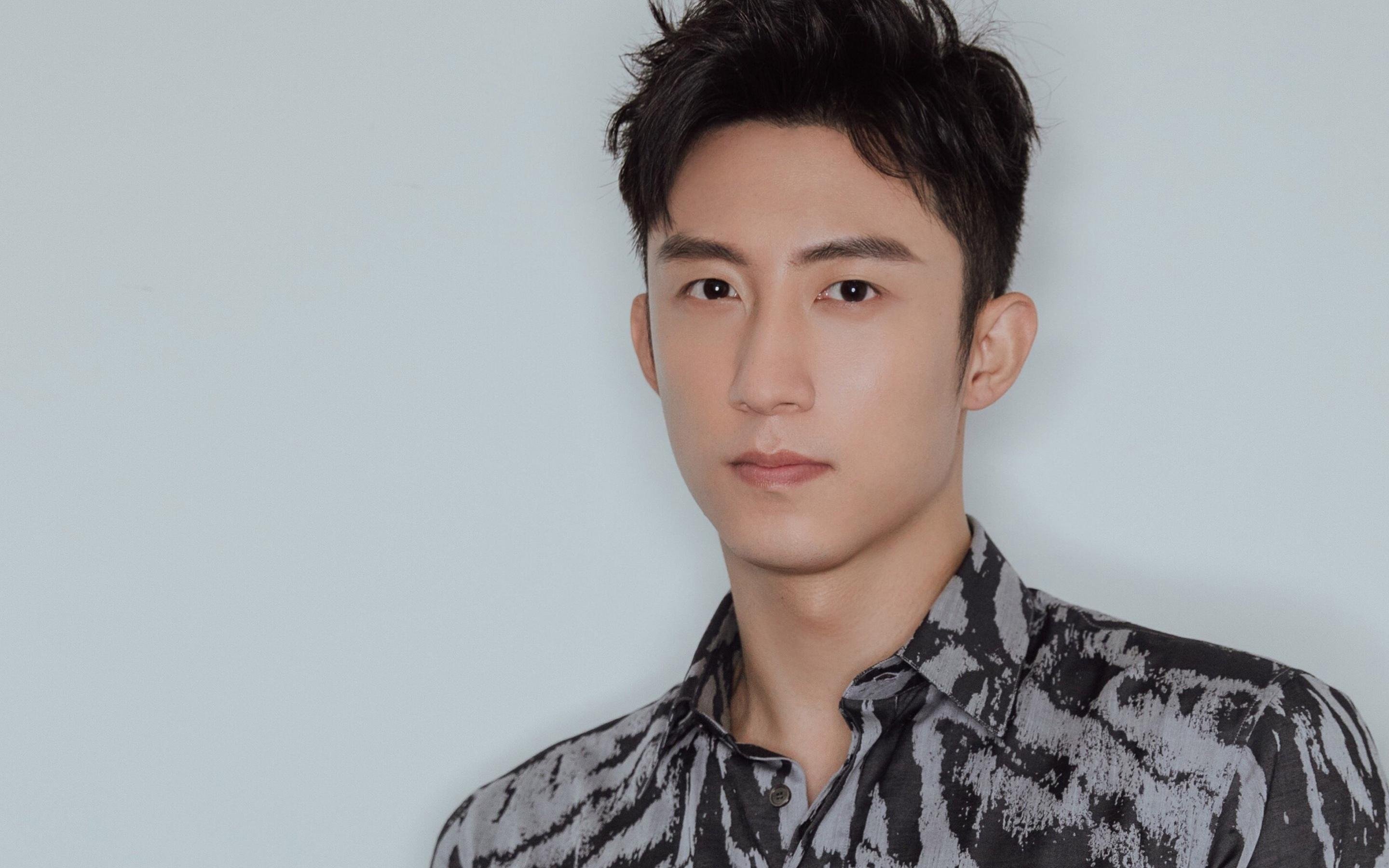 轻艇竞渡兴隆湖,运动生态两相宜