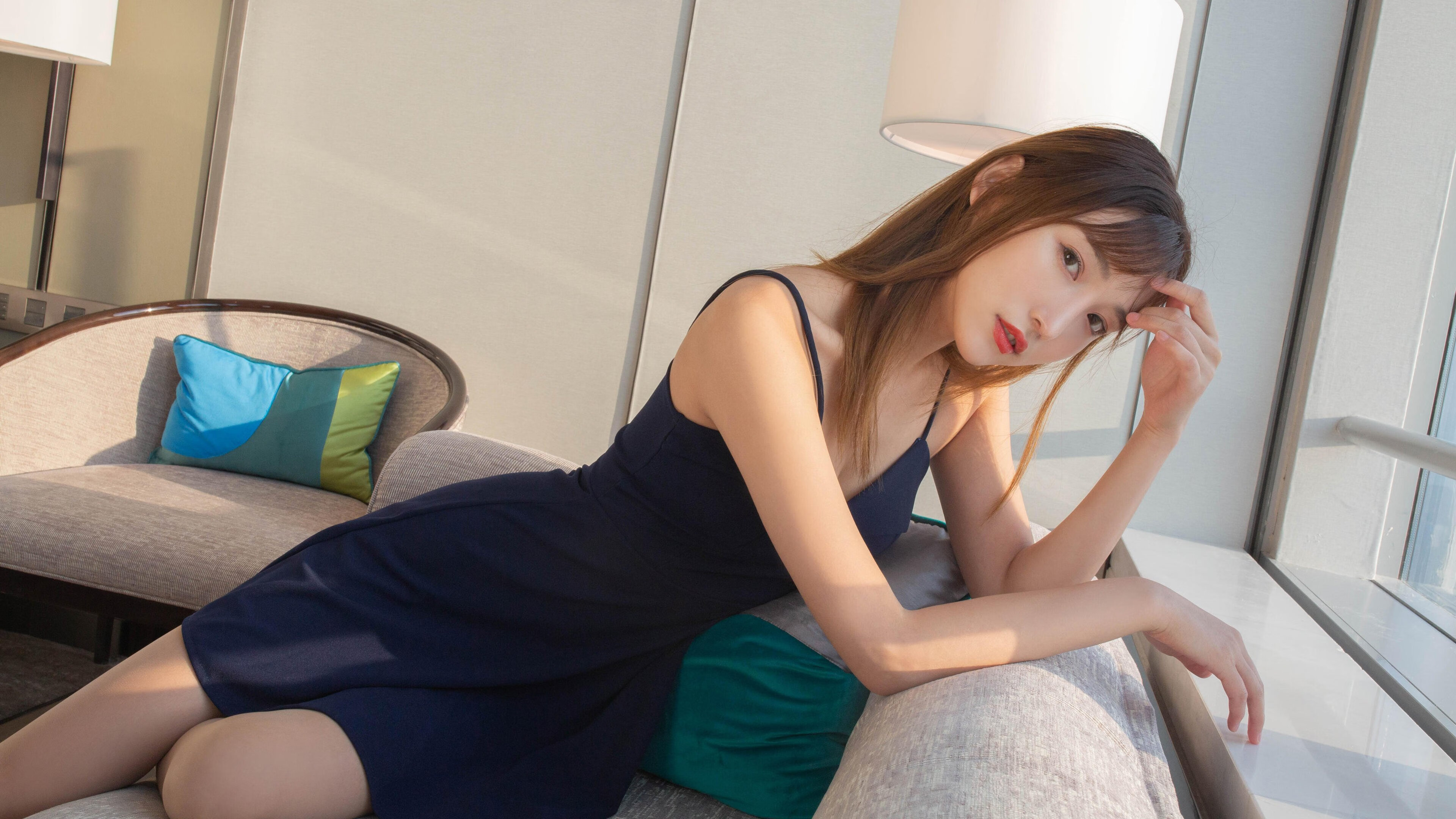 英超最后冲刺:精彩瞬间点燃球迷!,英超最后一名能拿多少转播钱