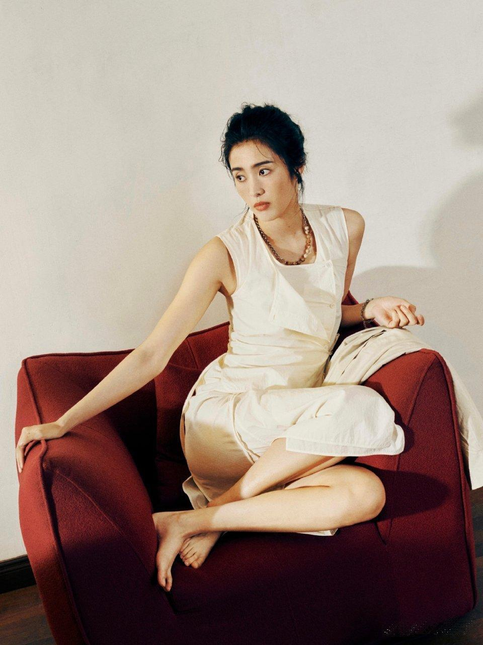 开云体育:中国女足门将赵丽娜“颜值与实力并存”，球迷：她是球场上最美的风景！的简单介绍